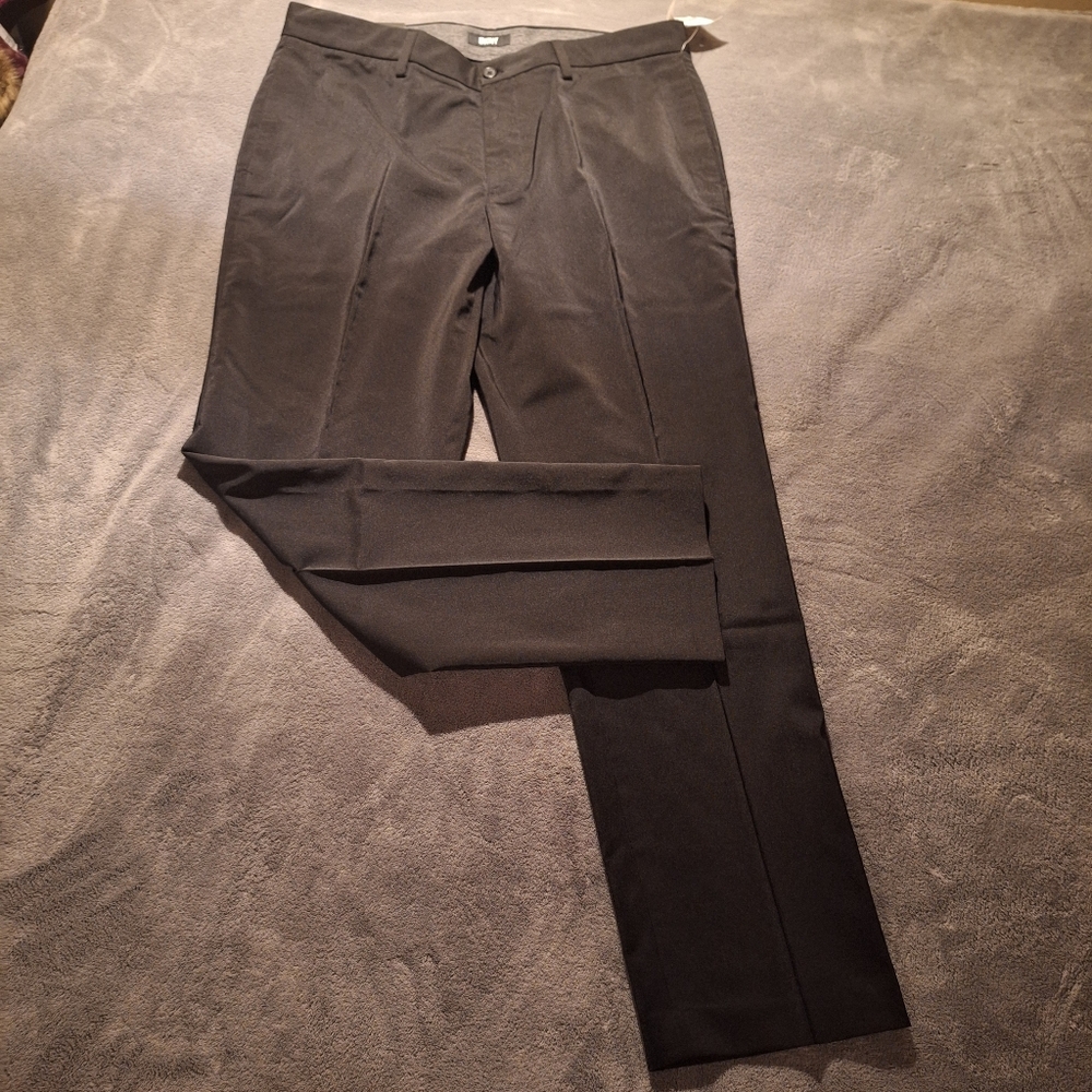 DKNY Men's Flat Front Slim Fit Lightweight Dress Pants Black Size 34/30 NWT Blk